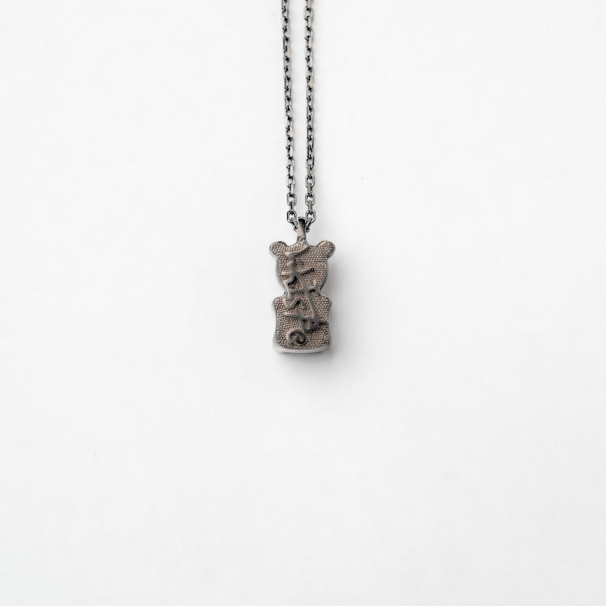 Black rhodium Vandal Gummy Bear necklace detail